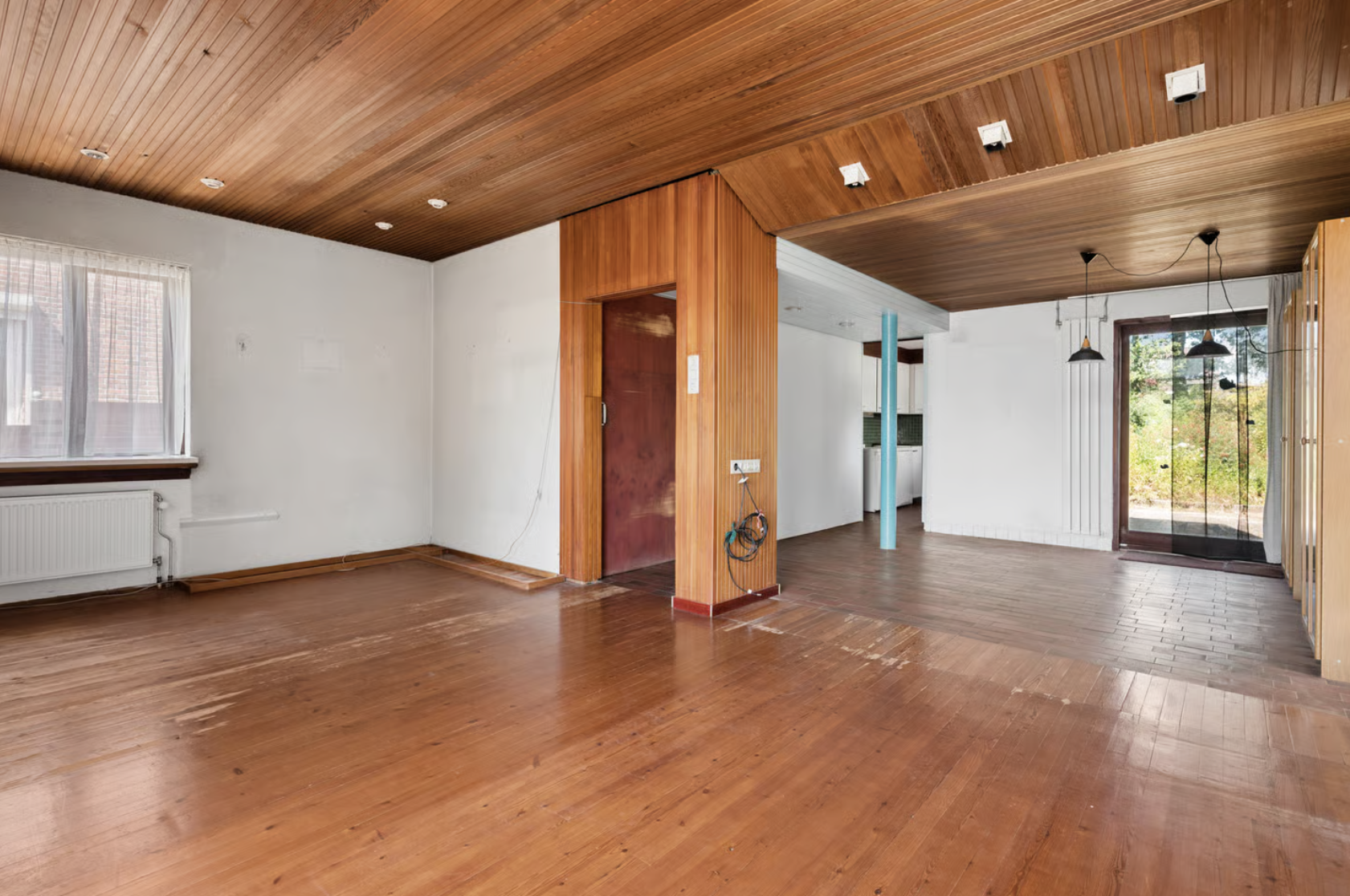 Van een gedateerde woning met garage naar een luxe woonruimte met riante woonkeuken. – foto 5